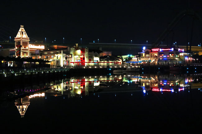 ラグーン越しにUSJの夜景