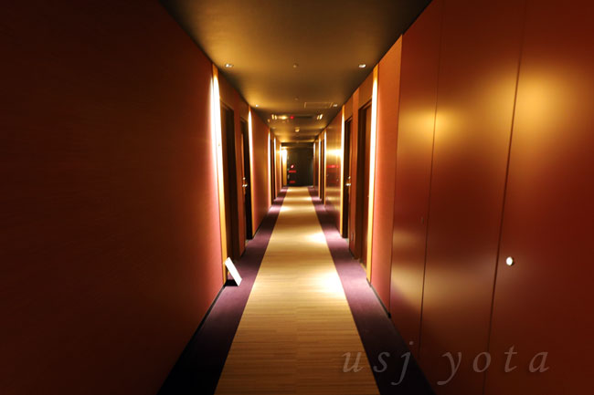 シンギュラリホテル客室階の廊下