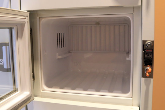 冷蔵ロッカー