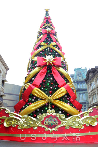 USJの巨大クリスマスツリー